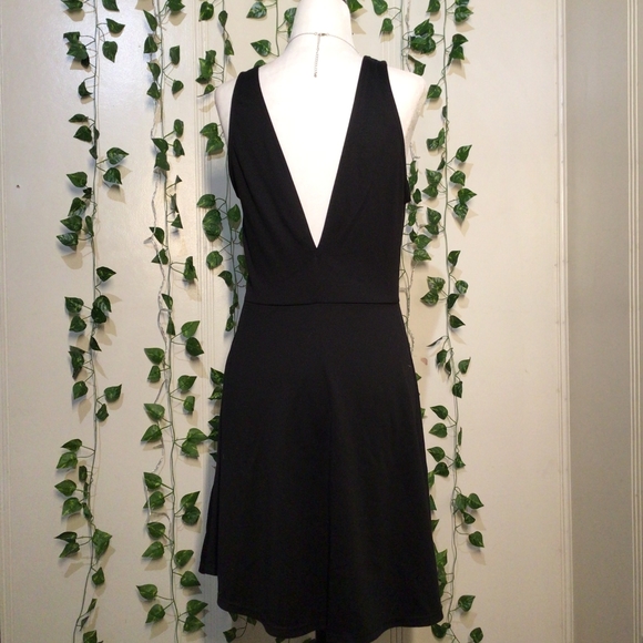 Little Black Dress w/ V-cut Back (H&M US10) - Picture 2 of 3